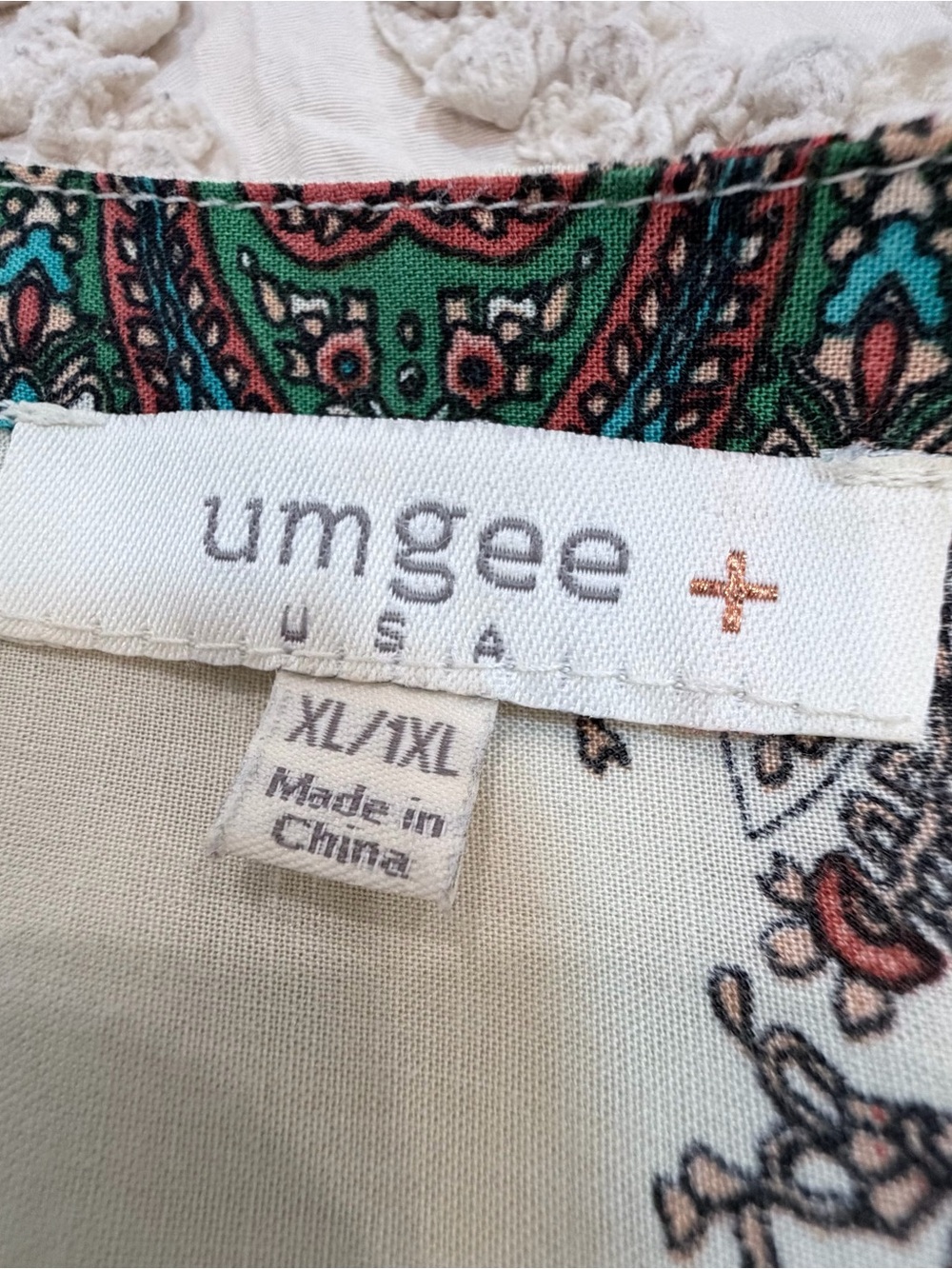 Umgee Green and Cream Paisley Fringe Kimono - Picture 8 of 8